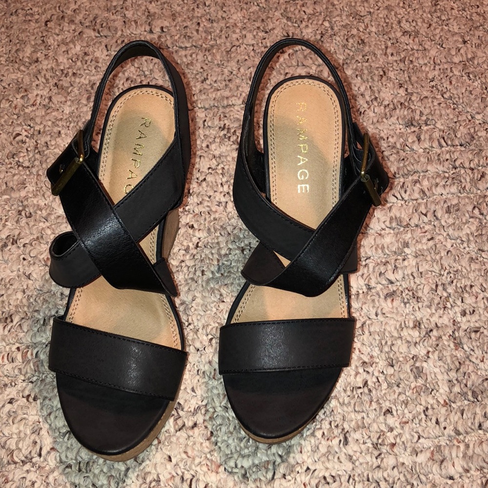 Black wedges